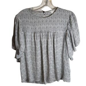HM Geometric Print Flutter Sleeve Blouse Black‎ Workwear White Size 2 Crepe Top